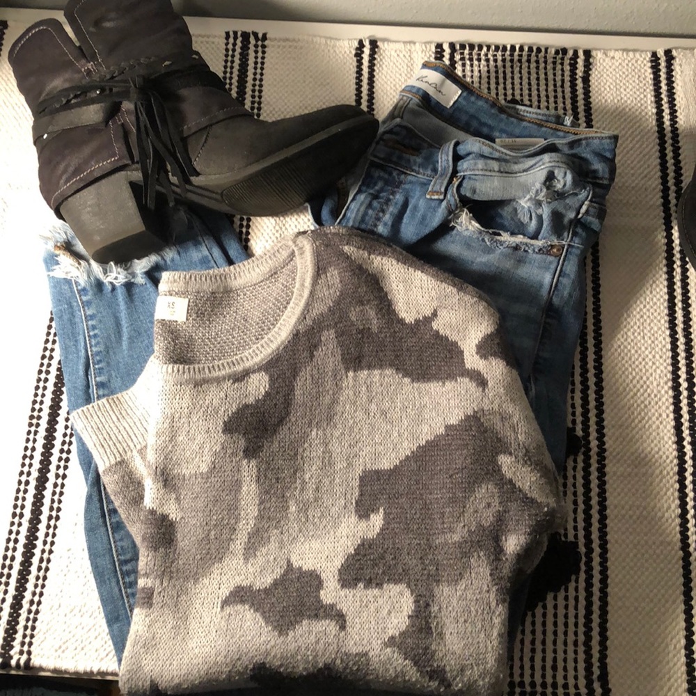 Hollister XS Grey Camouflage Sweater, Generous Fit